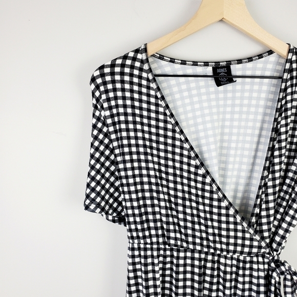 Agnes and Dora Black White Gingham Wrap Dress Medium - Picture 2 of 8